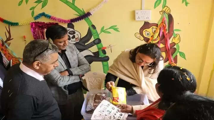 विदिशाः केन्द्रीय सचिव ने जिले के ग्रामों में पीएम जन-मन एवं धरती आबा के कार्यों का किया निरीक्षण