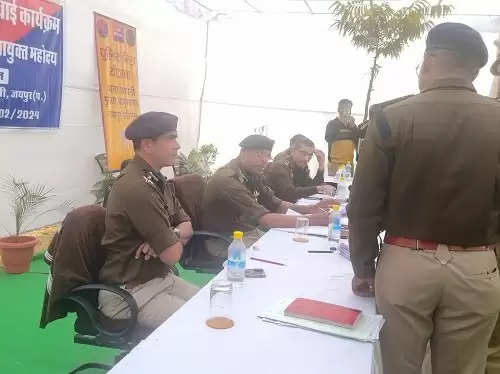 जयपुर पुलिस कमिश्नर ने करधनी थाने में जनसुनवाई कर परिवादियों को दी राहत