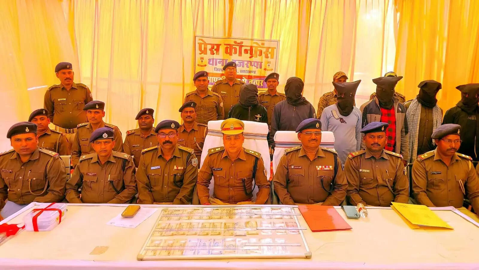 विदेशी मुद्रा चोरी का खुलासा, छह गिरफ्तार