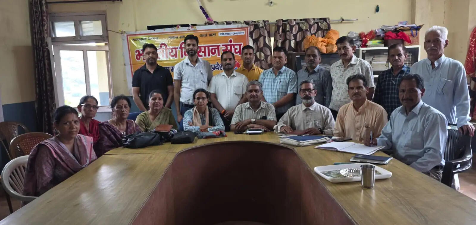 किसानों ने बैठक कर सरकार की नीतियों पर जताया रोष