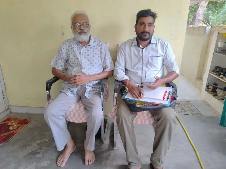 शहर से गांव तक जनगणना शुरू, कलेक्टर मिश्रा से भरा पहला फार्म