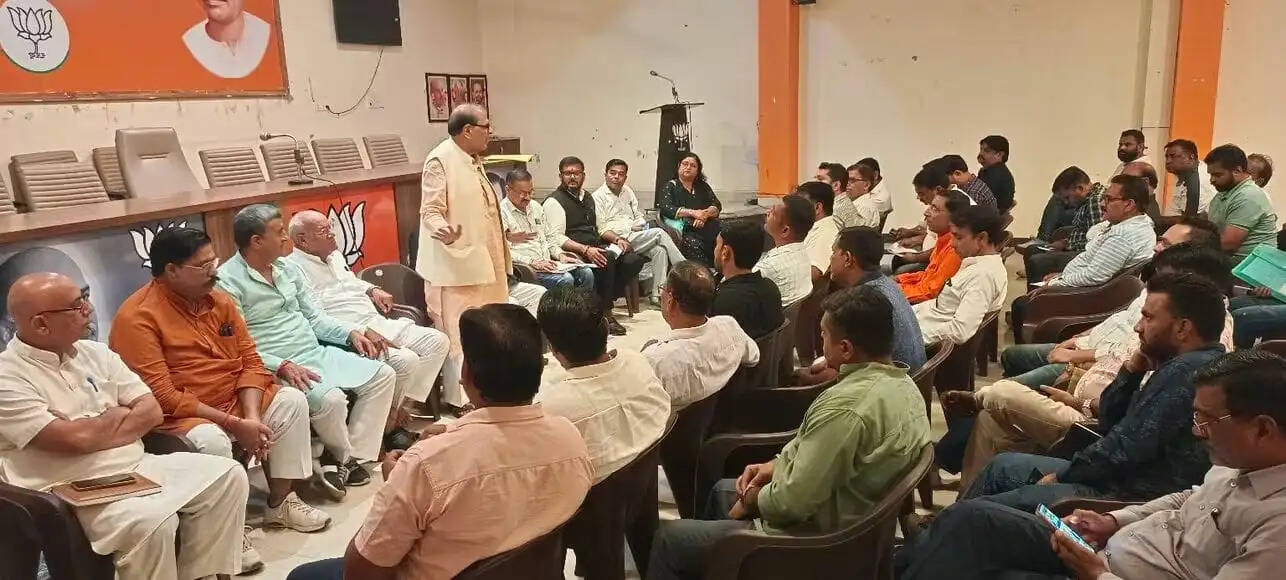 बूथ और शिक्षण संस्थान प्रभारियों के कंधों पर अहम जिम्मेदारी : डॉ जयपाल सिंह व्यस्त