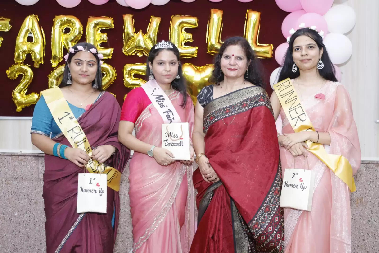 झज्जर : बीएड द्वितीय वर्ष की सुमन के सिर सजा मिस फेयरवेल का ताज