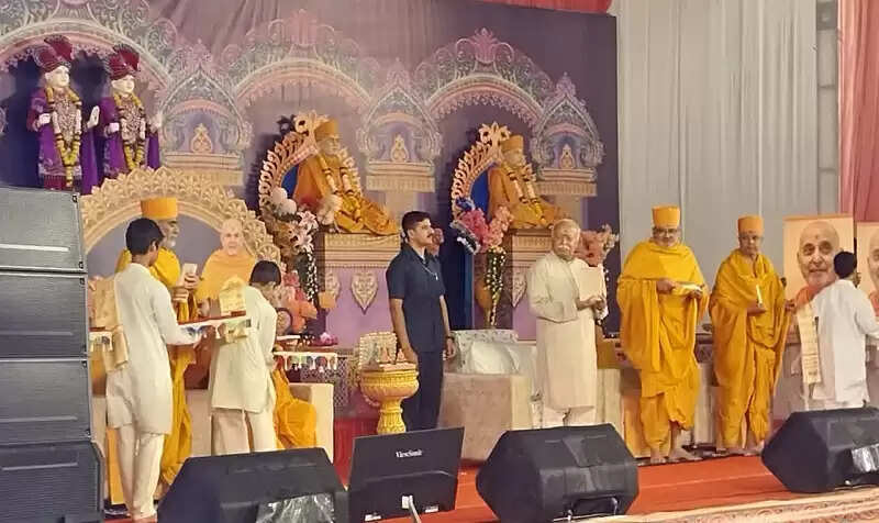 पूरी दुनिया संकट में है और भारत की ओर देख रही है : डॉ. मोहन भागवत