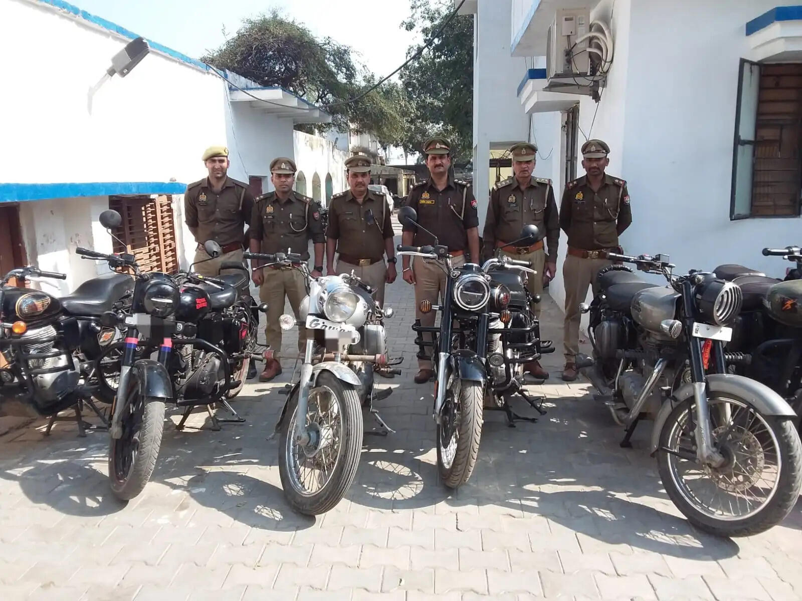 हाथरस में मॉडिफाइड साइलेंसर वाले आठ वाहन सीज किए गए