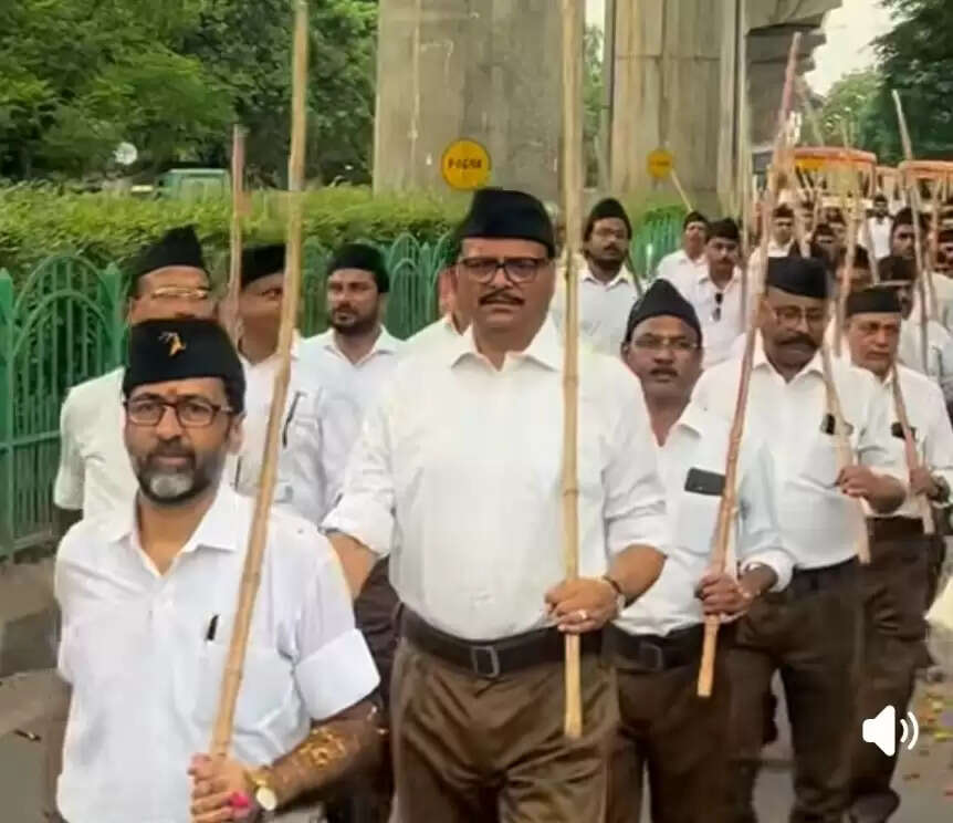संघ शताब्दी वर्ष: लखनऊ की 72 बस्तियों में स्वयंसेवकों ने निकाला पथ संचलन