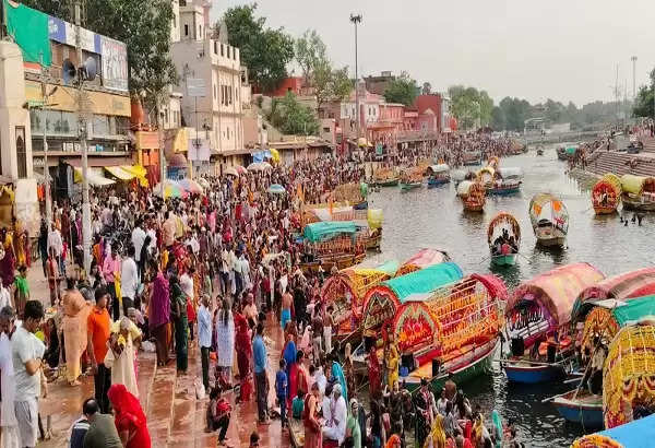 भीषण गर्मी पर भारी पड़ी आस्था, लाखों श्रद्धालुओं ने गंगा दशहरा पर लगाई मंदाकिनी में डुबकी