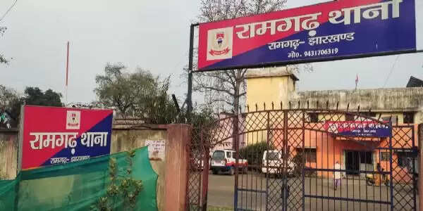 शादी में गया था परिवार, चोर कर गये घर साफ