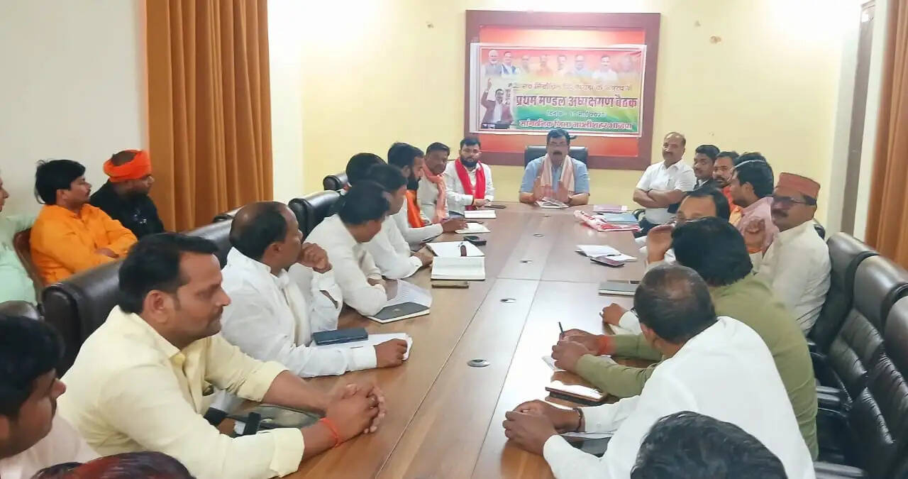 बिना किसी भेदभाव के हर वर्ग को जोड़ने का प्रयास करें : डॉ अजय कुमार सिंह