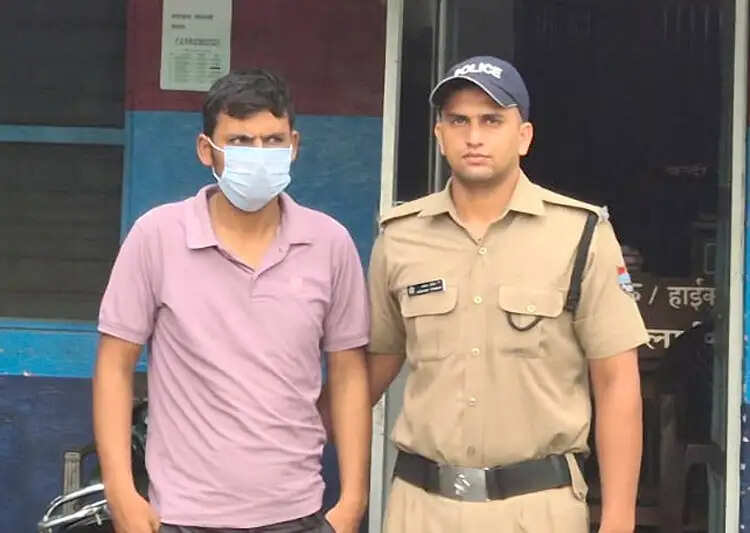 नशीले कारोबार का ‘केमिस्ट’ 2025 से था फरार! पुलिस ने बदायूं से दबोचा