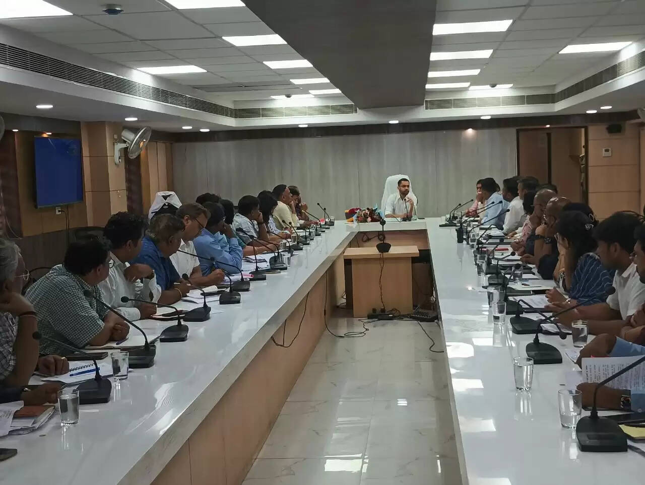 अलर्ट मोड में रहकर काम करें अधिकारी:ग्रेटर निगम आयुक्त डॉ. गौरव सैनी