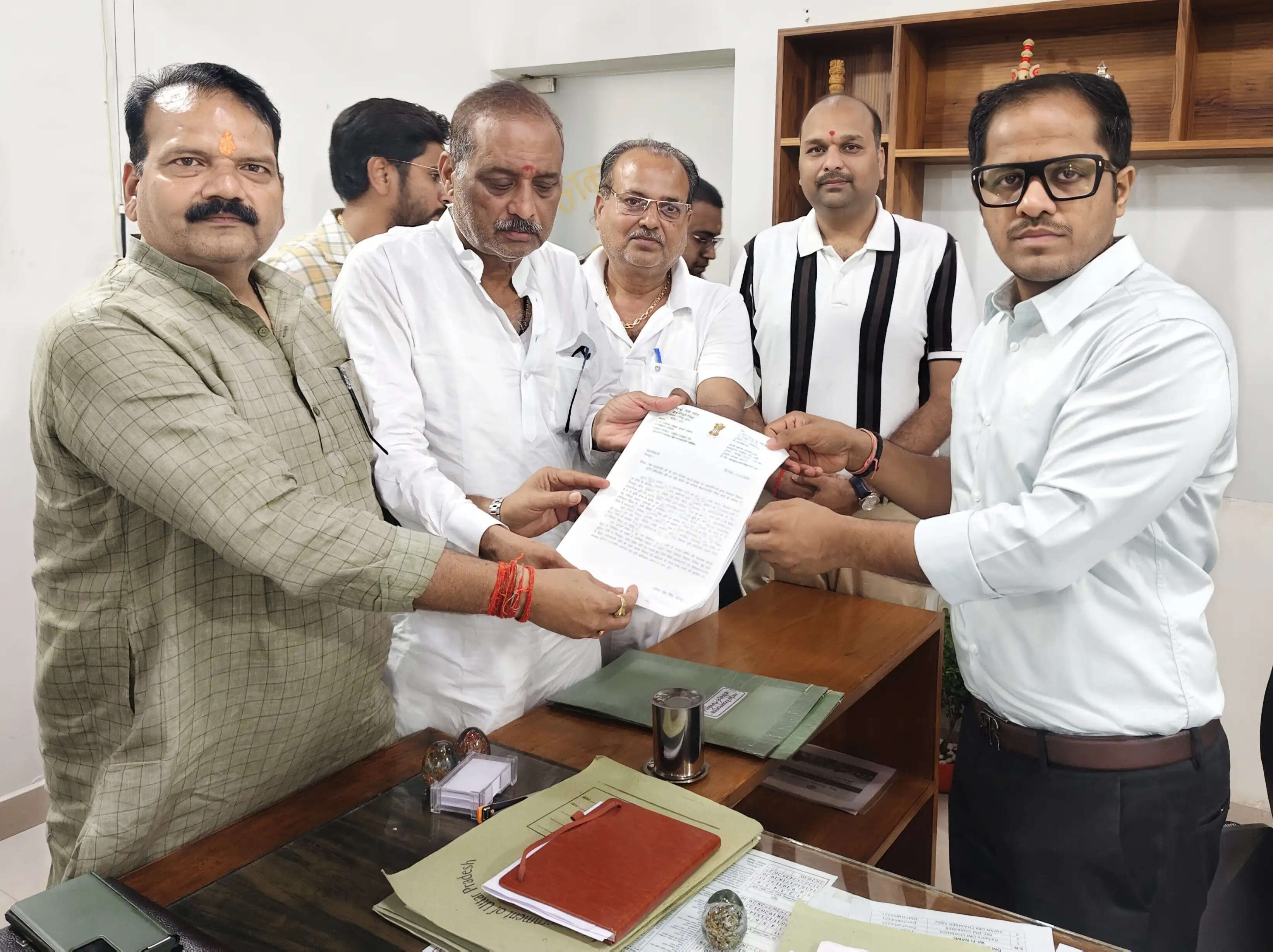 उत्तर प्रदेश आवास विकास परिषद के भूमि अधिग्रहण के खिलाफ व्यापारियों-काश्तकारों ने खोला मोर्चा