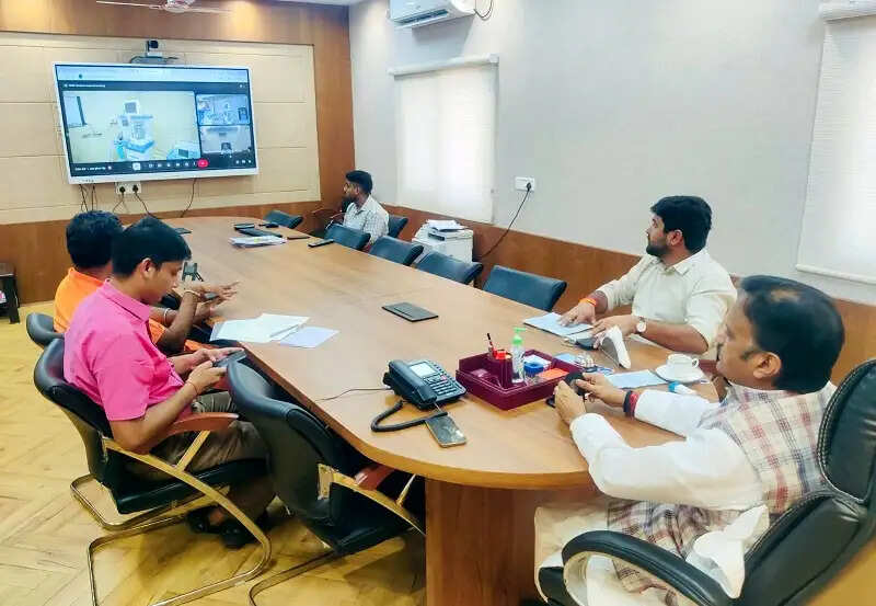 राज्य सरकार शासकीय संस्थानों में उच्च स्तरीय स्वास्थ्य सुविधाएं उपलब्ध कराने के लिए प्रतिबद्ध: राजेन्द्र शुक्ल