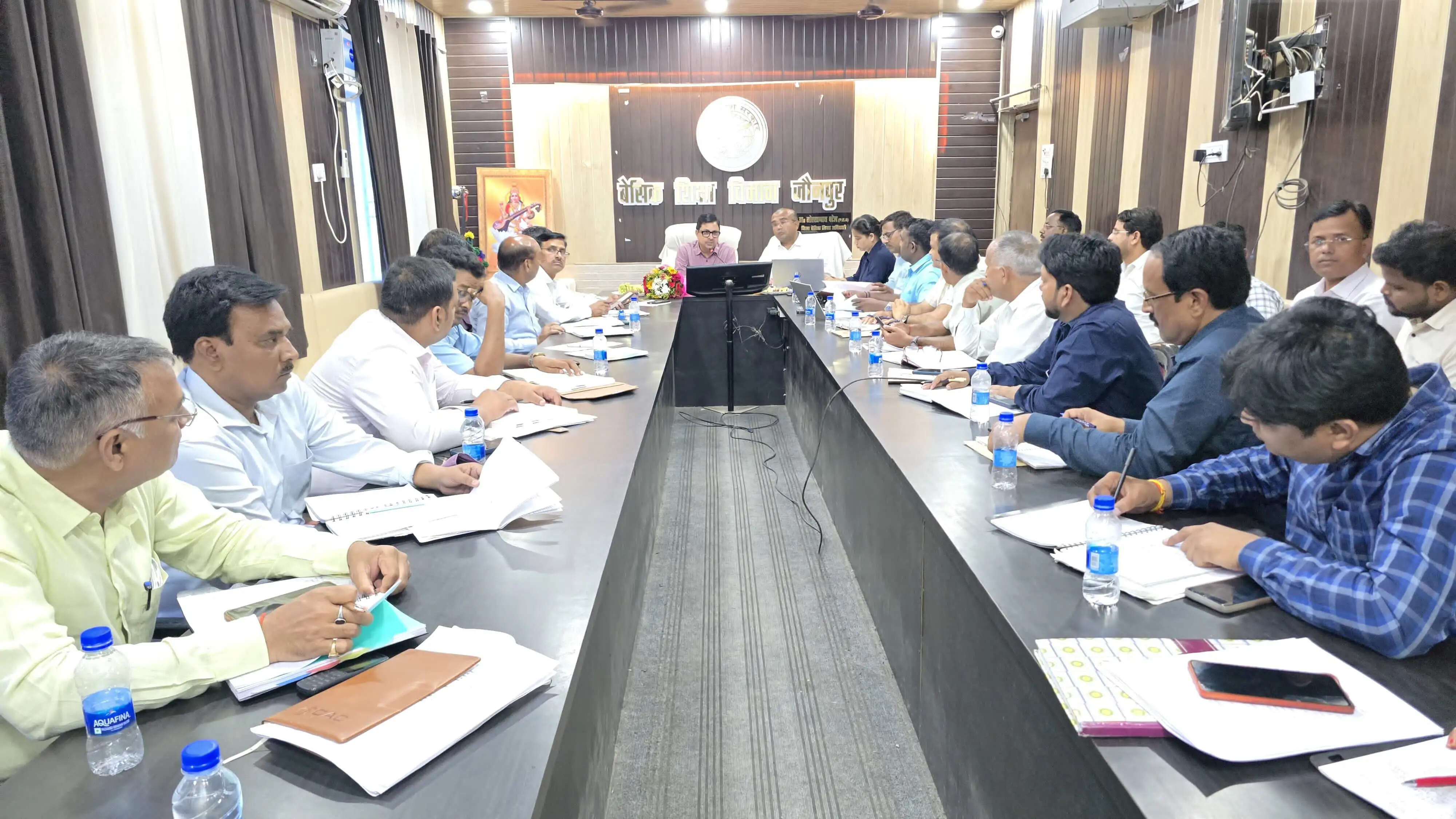 बेसिक शिक्षा विभाग की समीक्षा, नामांकन और गुणवत्ता सुधार पर जोर: हेमंत राव