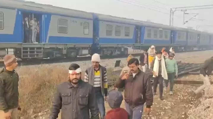 भदोही: सवारी गाड़ी पर अवैध वेंडर पर पथराव का आरोप, छह यात्री घायल