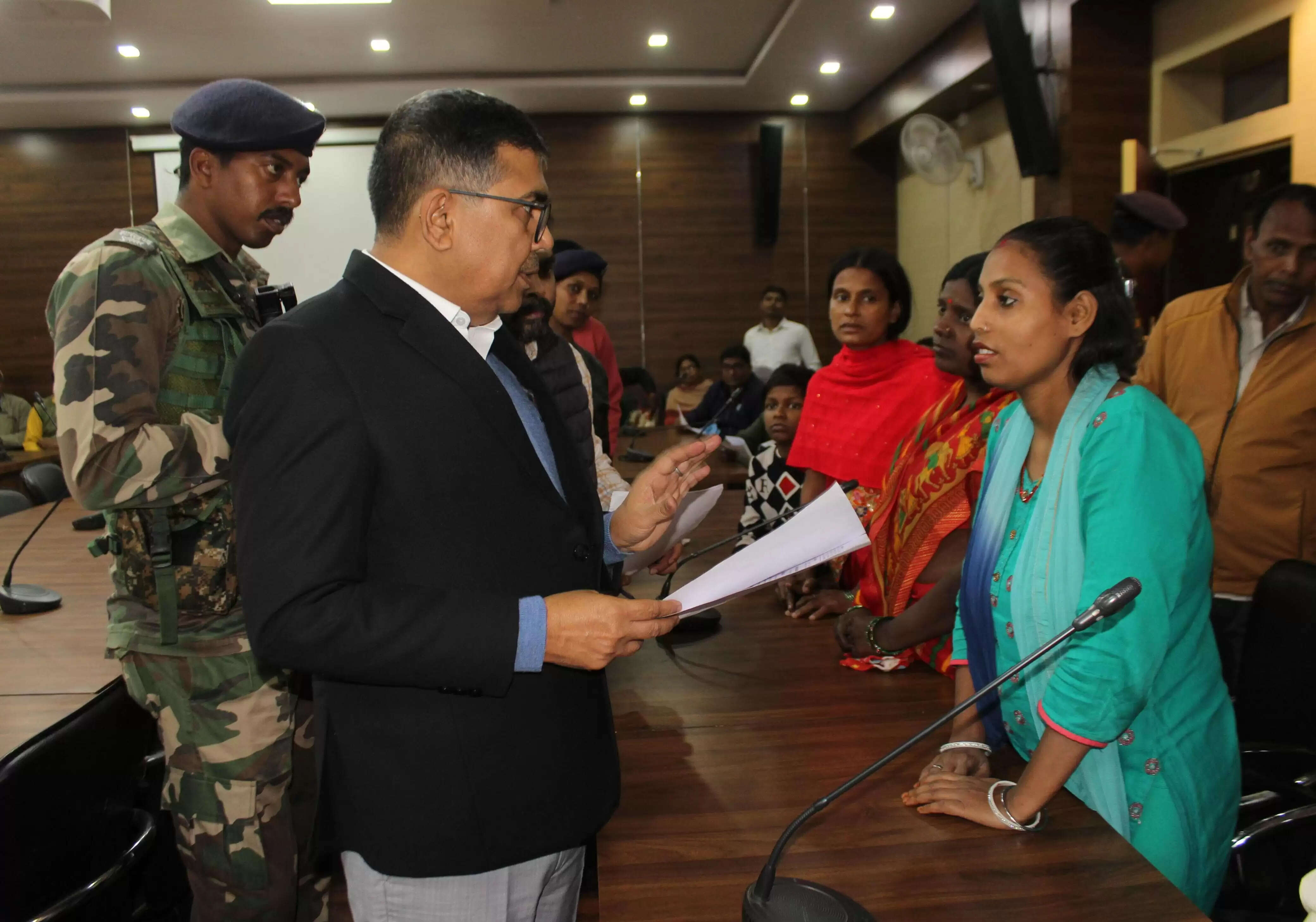 डीसी ने सुनी लोगों की समस्याएं, अधिकारियों को कार्रवाई का दिया निर्देश