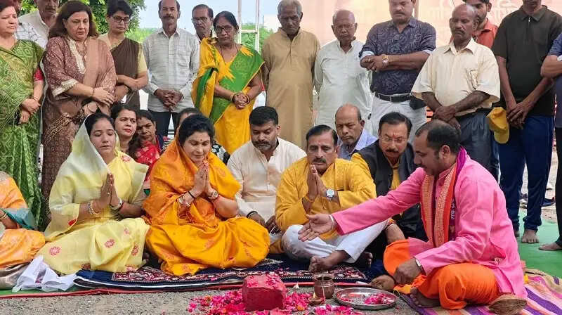 मप्रः राज्यमंत्री कृष्णा गौर ने किया विभिन्न विकास कार्यों का भूमि पूजन और लोकार्पण