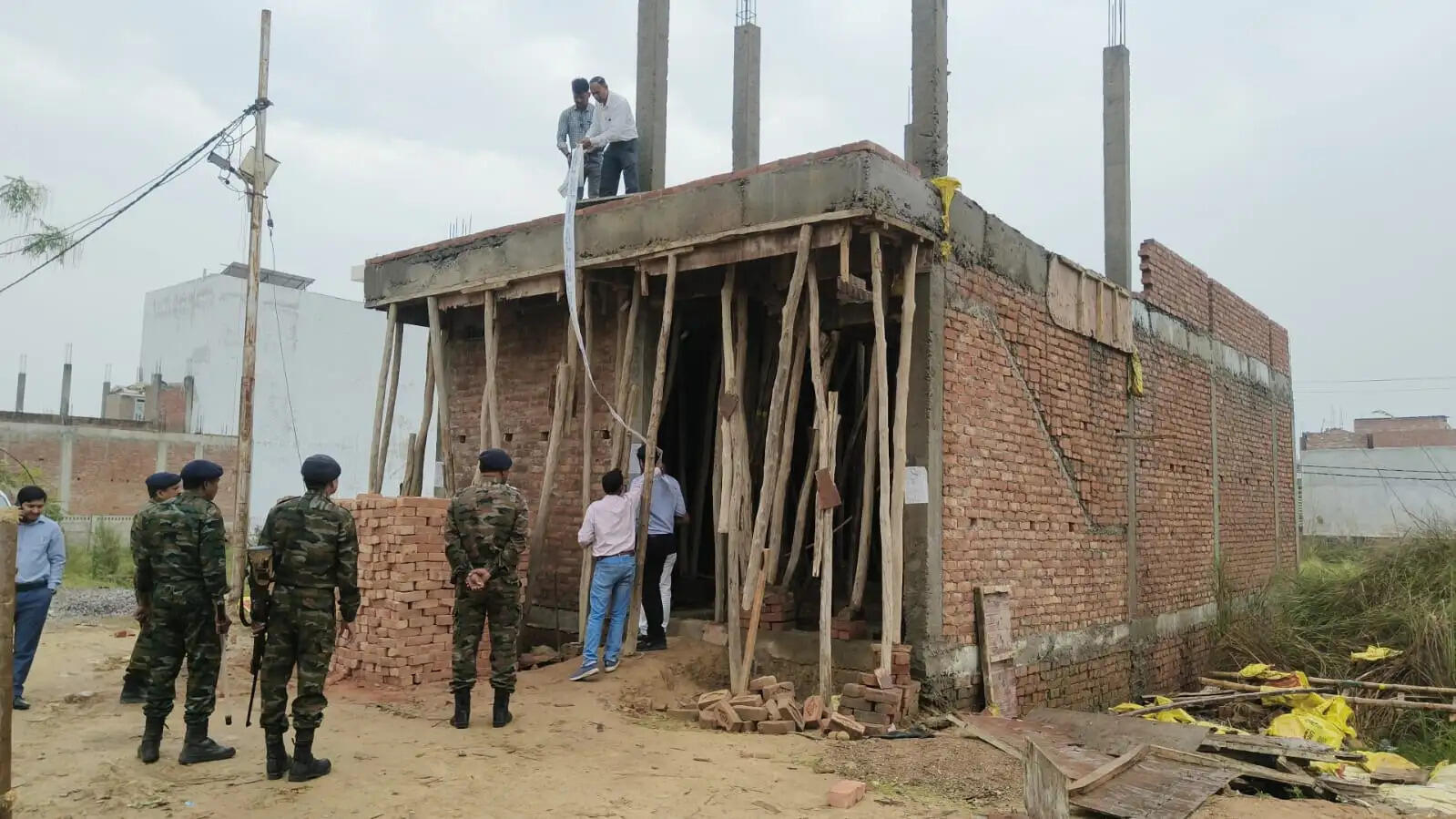 अवैध निर्माण पर केडीए का शिकंजा: दो स्थानों पर सीलिंग, 18 काश्तकारों से भूमि क्रय