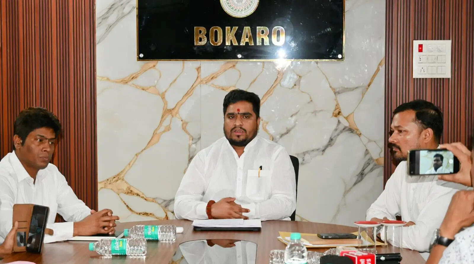 बोकारो में विकास योजनाओं की समीक्षा