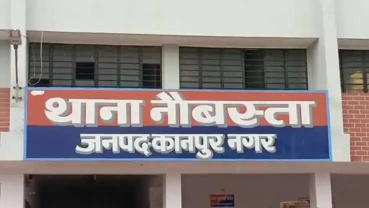 खड़े पिकअप से टकराई बाइक, नाबालिग की मौत, तीन घायल