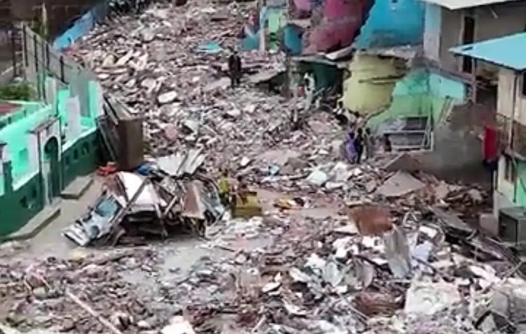 सूरत के 'भूतिया डिमोलिशन' पर आठवले की एंट्री, बोले- गरीबों का वोट मान्य है तो झोपड़ी अमान्य क्यों?