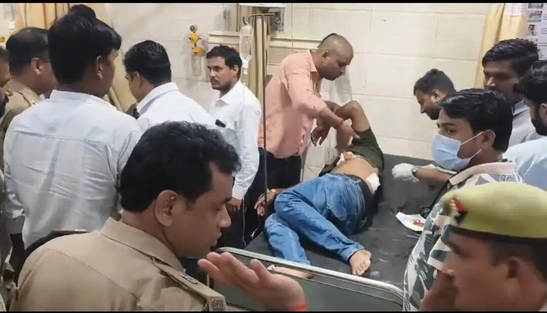 उत्तर प्रदेश के शिकोहाबाद में दिनदहाड़े पुलिस मुठभेड़ में दो बदमाश ढेर, फायरिंग में एसओजी के दो जवान भी घायल