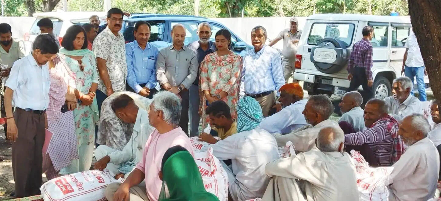 92 जरूरतमंद परिवारों को वितरित की राशन किट