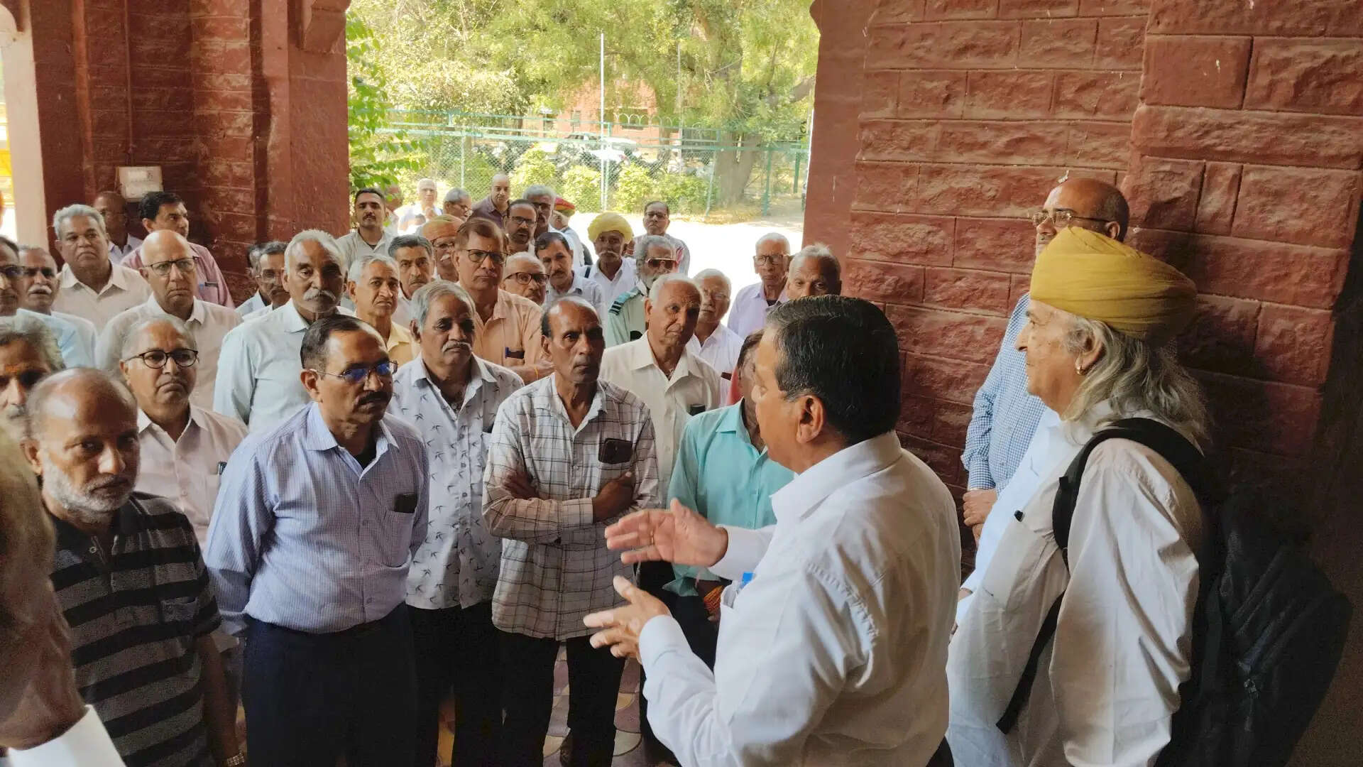 तीन माह से नहीं मिली पेंशन, घर खर्च चलाना हुआ मुश्किल