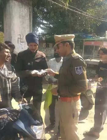 श्योपुर : यातायात पुलिस ने 51 बाइक चालकों पर किया 15300 का जुर्माना