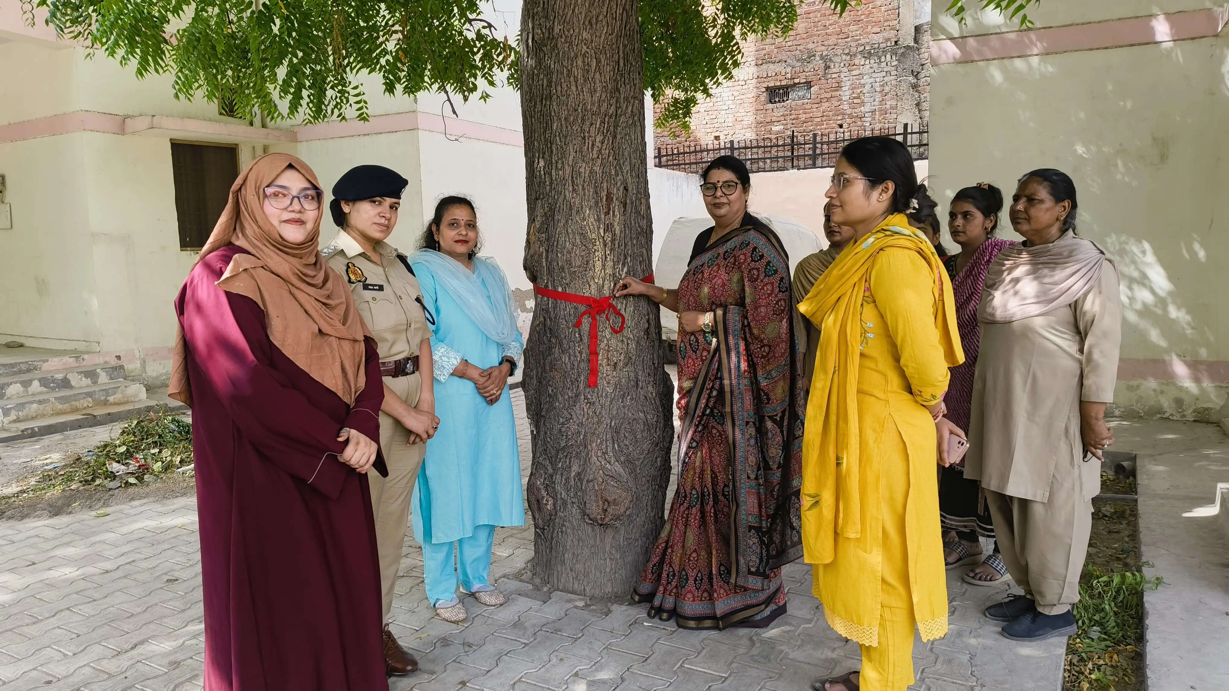 महिला आयोग की सदस्य ने की जनसुनवाई, अधिकारियों को दिये निर्देश