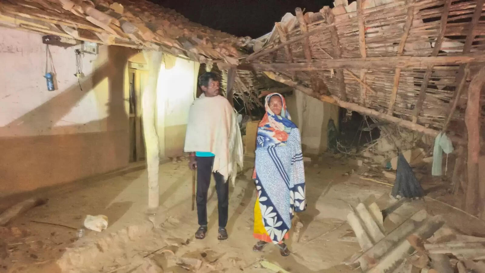 अनूपपुर: हाथियों के डर से पेड़ मे रहने को मजबूर ग्रामीण, 6 दिनों से धनगवां बीट में तमाया डेरा