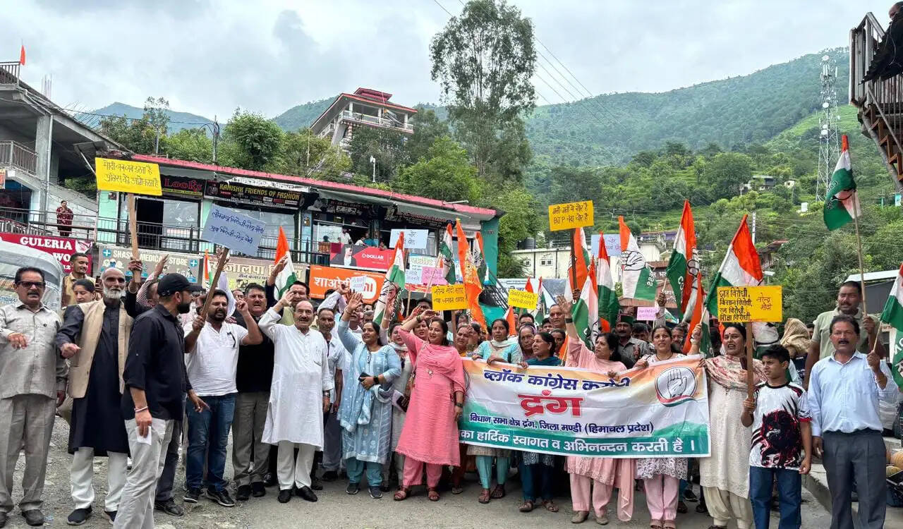 राम मंदिर चंदा प्रकरण को लेकर केंद्र सरकार के खिलाफ कांग्रेस का विरोध प्रदर्शन