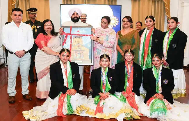 रक्षाबंधन पर लोक भवन में सजी देशभक्ति और सामाजिक सरोकारों की झलक