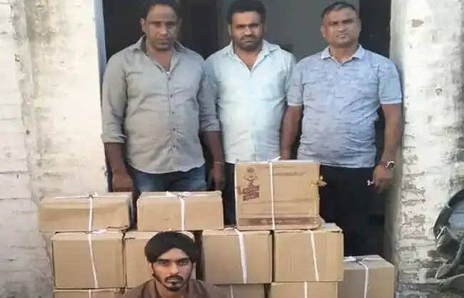 नारनाैल: बोलेरो से 36 पेटी अवैध शराब बरामद