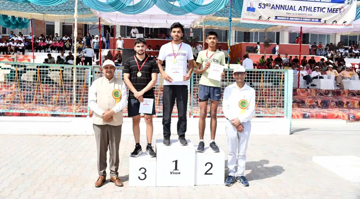 हिसार : शिक्षा के साथ-साथ खेलकूद प्रतियोगिताओं में भी बढ़-चढ़ कर भाग लें विद्यार्थी : प्रो. बीआर कम्बोज