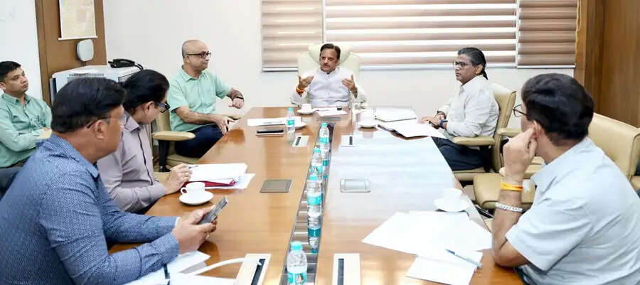 आयुष्मान भारत योजना के क्लेम भुगतान, एम्पेनेलमेंट की कार्यवाही प्राथमिकता से पूर्ण करें: उप मुख्यमंत्री शुक्ल