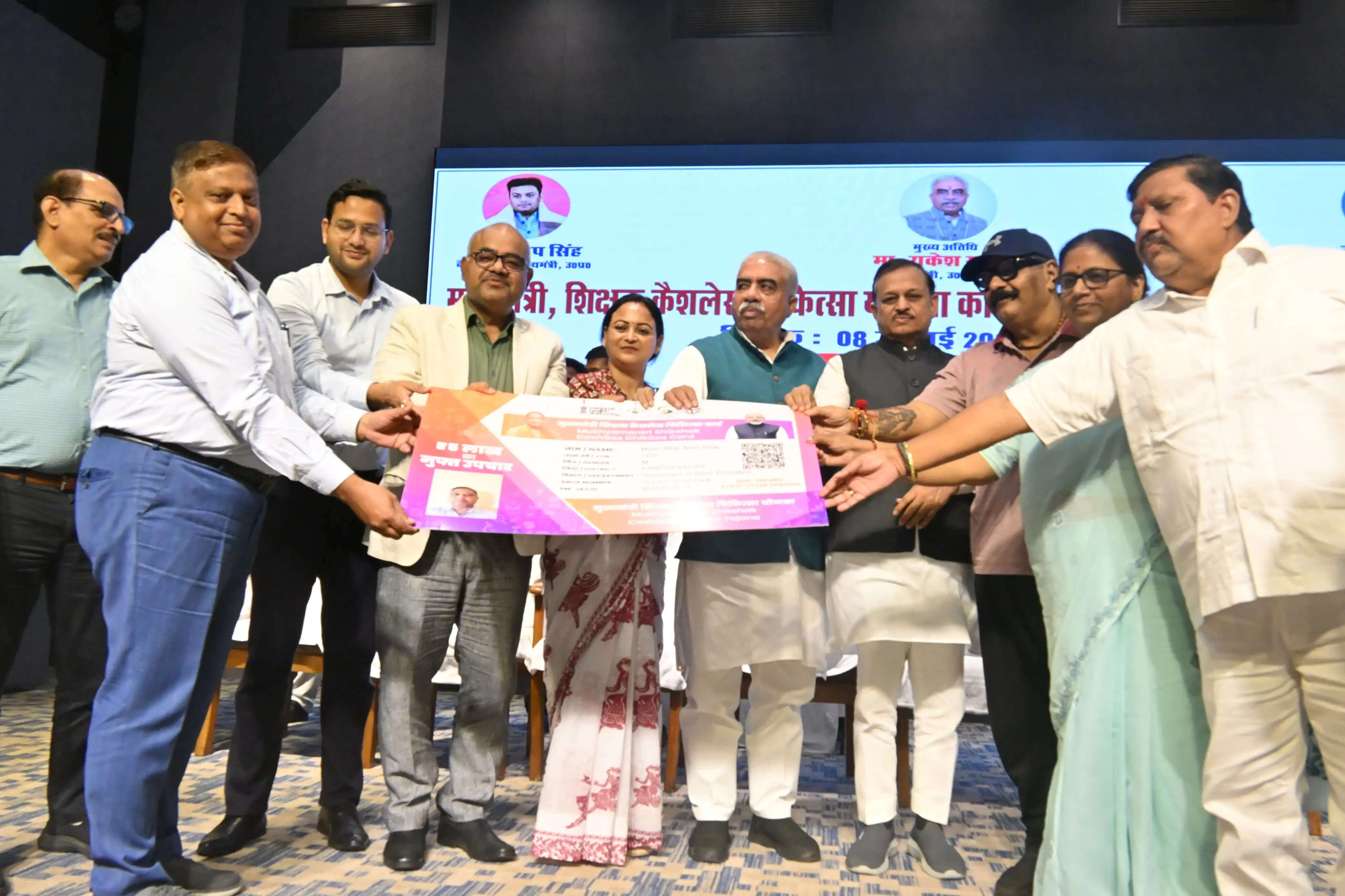 शिक्षकों और शिक्षा कार्मिकों को 5 लाख तक कैशलेस इलाज की सौगात : राकेश सचान