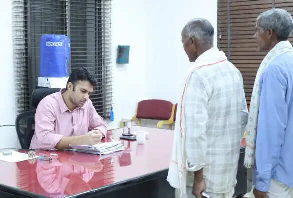 एसईसीएल ने खोद डाली किसान की जमीन, पीड़ित ने कलेक्टर जनदर्शन में लगाई गुहार, मांगा इंसाफ