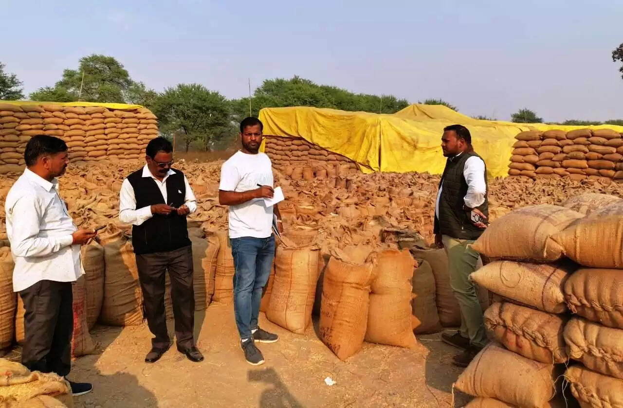 बलौदाबाजार : उपार्जित धान की गड़बड़ी पर बड़ी कार्रवाई, केंद्र प्रभारी सहित तीन पर एफआईआर दर्ज