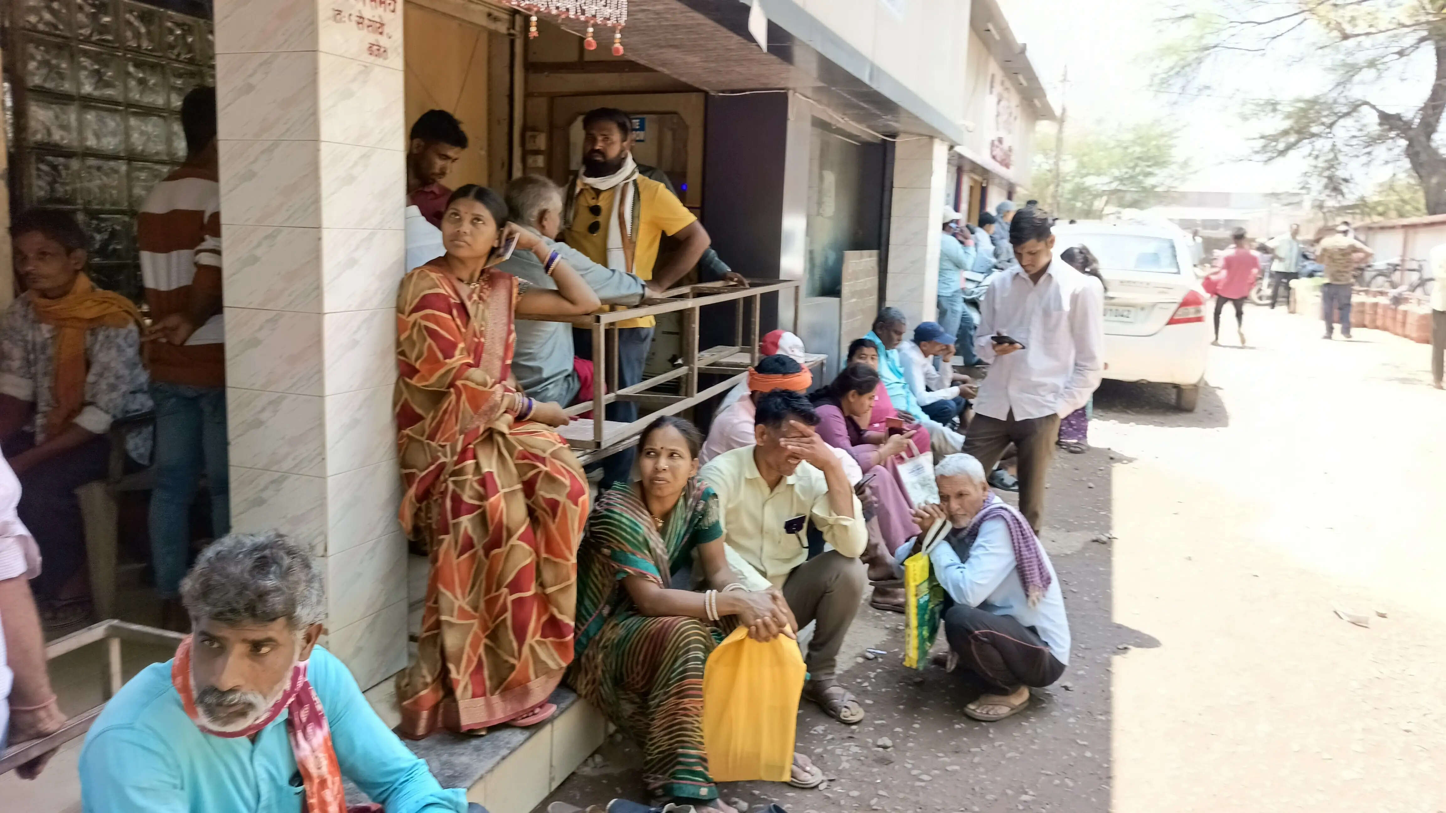 धमतरी में एलपीजी गैस की किल्लत, सिलिंडर के लिए एजेंसियों के चक्कर लगा रहे उपभोक्ता