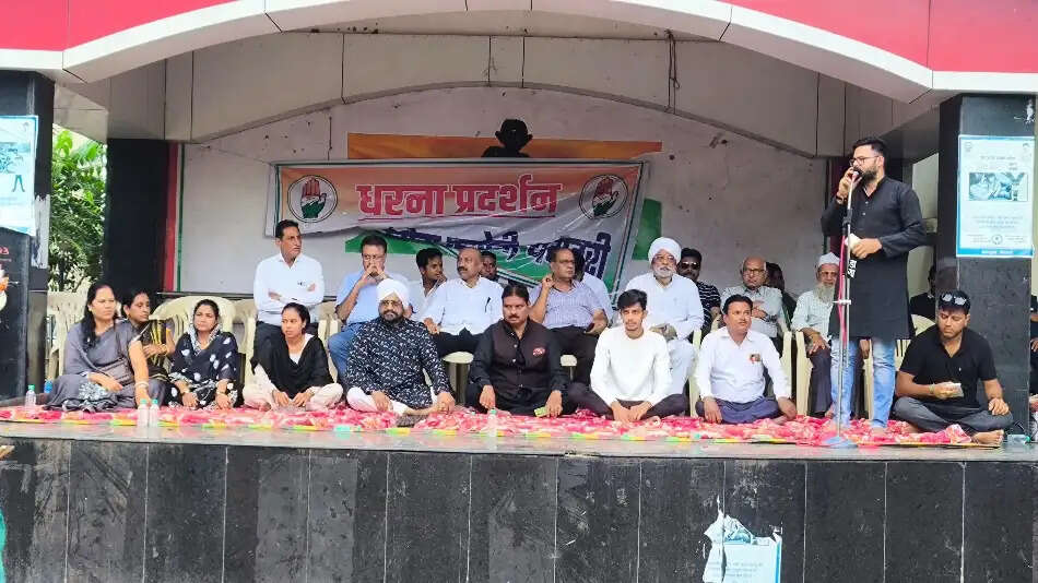 छात्र हित के मुद्दे पर कांग्रेस का धरना प्रदर्शन, केंद्र सरकार को घेरा