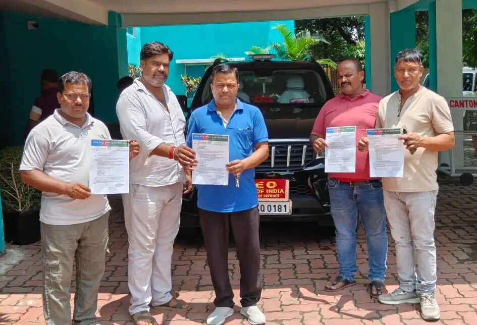 बस स्टैंड की बदहाली को लेकर&nbsp;छावनी परिषद को सौंपा ज्ञापन