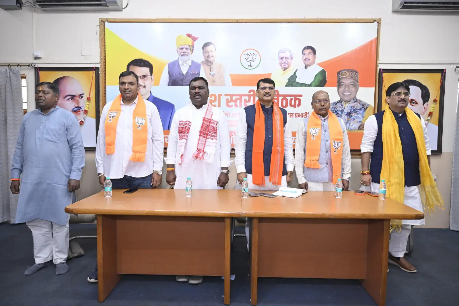 देशहित के बजाय परिवार की चिंता में लगी है कांग्रेस : अमरपाल मौर्य