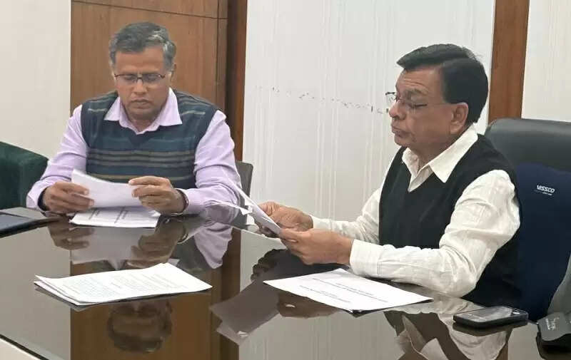 जीएसटी राजस्व वसूली का विशेष अभियान चलायें : उप मुख्यमंत्री देवड़ा