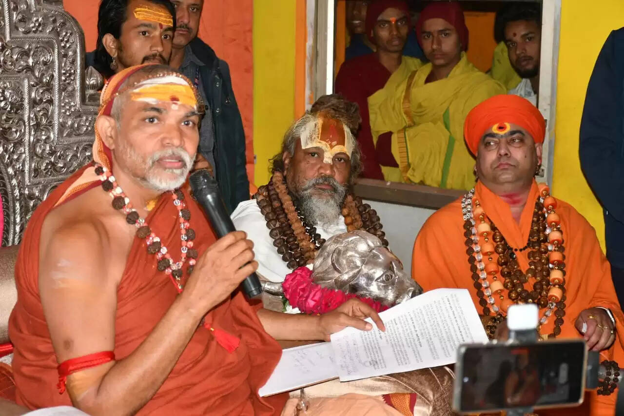 अविमुक्तेश्वरानंद ने गाय काे राज्यमाता का दर्जा देने और&nbsp;यूपी&nbsp;से&nbsp;गाेमांस&nbsp;निर्यात&nbsp;पर&nbsp;प्रतिबंध&nbsp;लगाने के लिए याेगी सरकार काे दिया 40 दिन का अल्टीमेटम