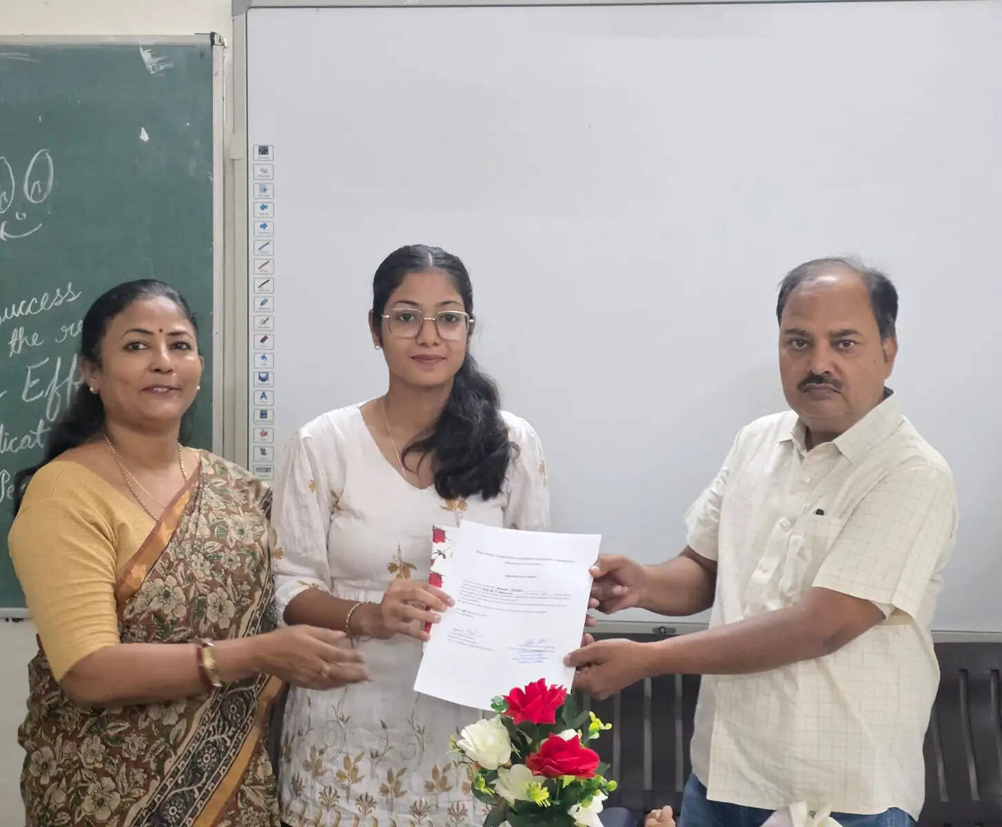 क्विज में सृष्टि जायसवाल और निबंध प्रतियोगिता में खुशी सिंह रहीं प्रथम