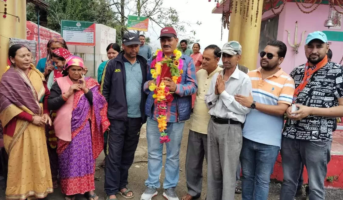 भाजपा उम्मीदवार ने पोखरी के गांवों तथा कांग्रेस नेताओं ने उर्गम घाटी में किया जनसंपर्क