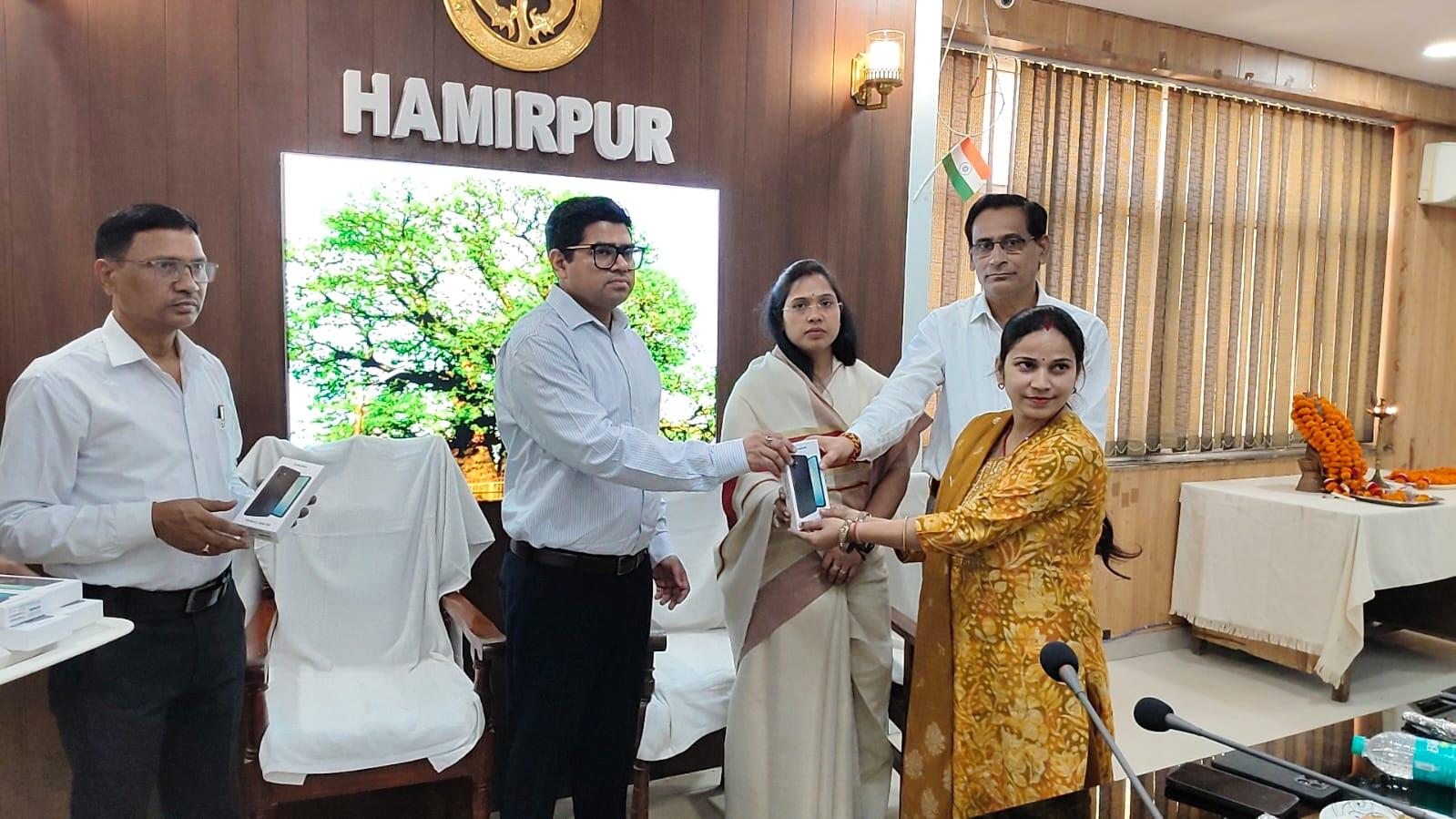 पहली नौकरी अपने आप में होती है अनूठीः डीएम