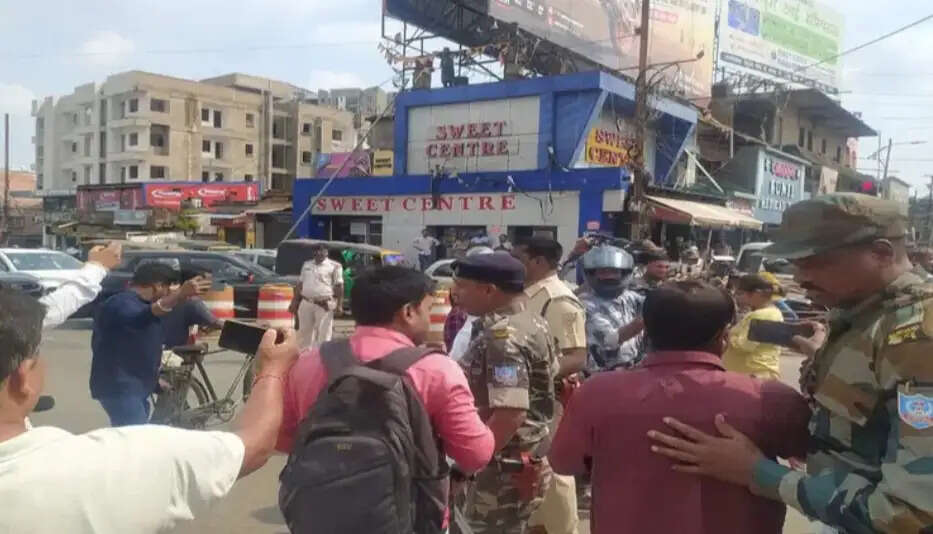 आरक्षण की मांग पर केंद्रीय पिछड़ी जाति संघर्ष समिति ने अरगोड़ा चौक किया जाम