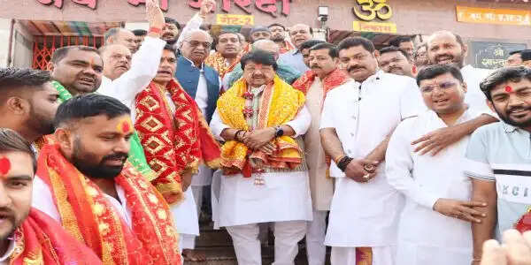 माँ शारदा शक्तिपीठ पहुंचे मंत्री कैलाश विजयवर्गीय, प्रदेश की सुख-समृद्धि की कामना